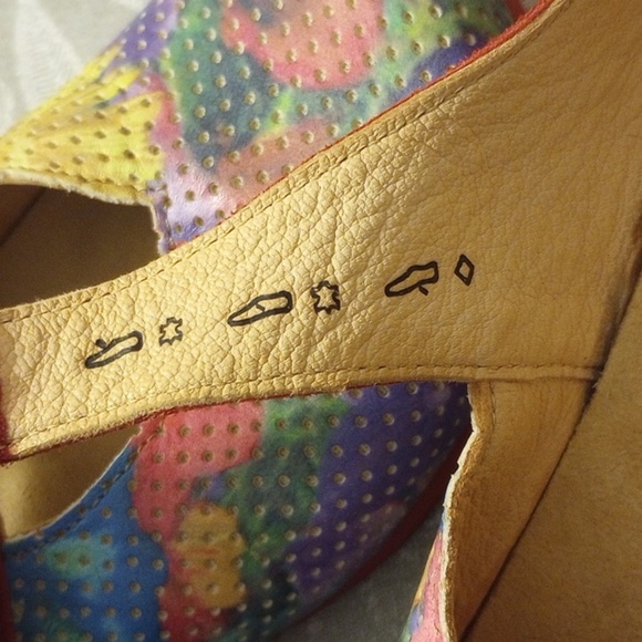 Think! Leather shoes red suede flowers red sole size EU 39 US 8.5/9 - Picture 5 of 6